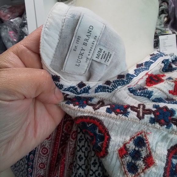 Lucky Brand Boho Embroidered Sleeveless Button Down Shirt Top Medium - Picture 7 of 15